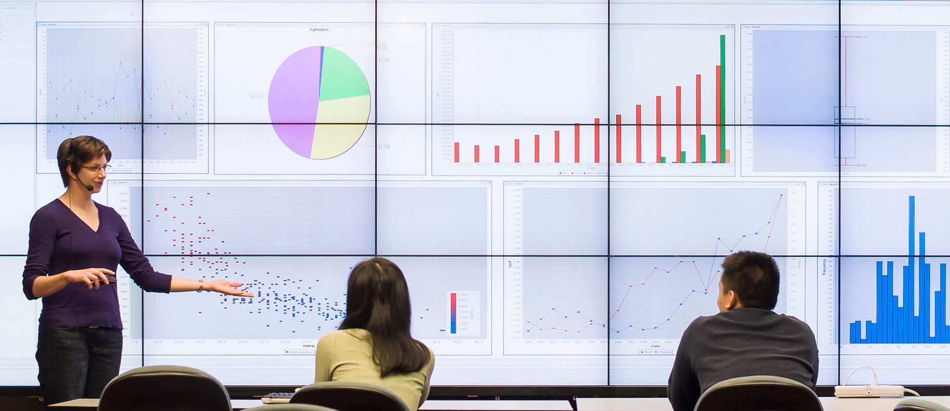 EVLers using 'Articulate' to analyze information on large-scale display wall.