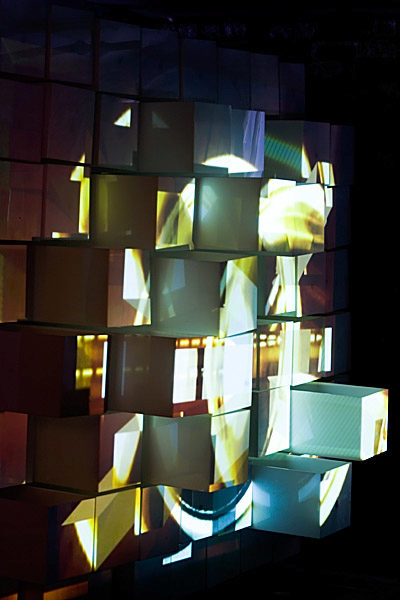 <em>Chiasmus</em>, Dynamic Surface