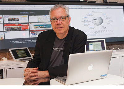 “Technology is sort of the new pop culture,” says communication professor Steve Jones, who’s widely quoted in the national media.